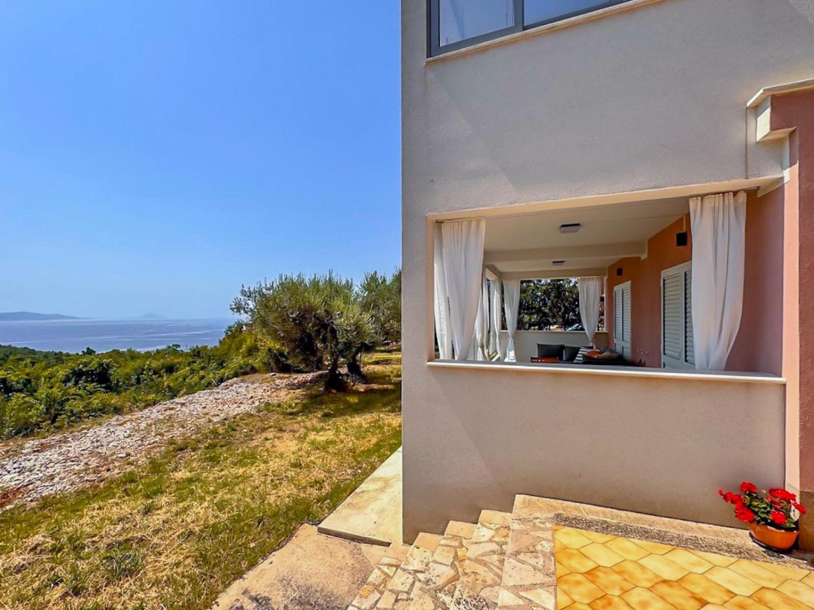 Studio Vesna With A Terrace And Sea View Рабац Экстерьер фото